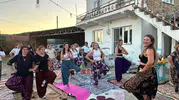 Gelibolu köyünde kadınlar bir araya gelip stres attı
