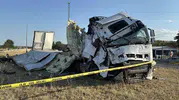 Edirne’de üzüm yüklü tır devrildi yol kapandı