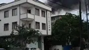 Arnavutköy'de tadilat sırasında çatı alevlere teslim oldu
