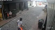 Fatih sokaklarında nefes kesen kovalamaca kameraya yansıdı