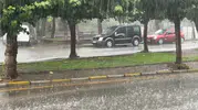 Aydın Efeler'de aniden bastıran yağmur hayatı felç etti