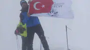 Erzurum Teknik Üniversitesi bayrağı Ağrı Dağı’nın zirvesine ulaştı