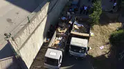 Karabük'te bir sitenin bahçesinden 4 kamyon çöp çıktı