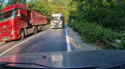 Karabük yollarında ölümle burun buruna gelen sürücü kamerada