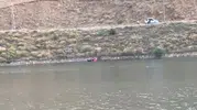 Baraj kıyısında park etti, el frenini unuttu; otomobil gözden kayboldu
