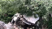 Osmaniye'de virajı alamayan otomobil uçuruma yuvarlandı