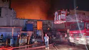 Gece yarısı sanayi sitesinde alevler yükseldi, fabrika küle döndü