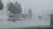 Düzce’de ani sağanak trafiği kilitledi