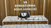 Gaziemir'de uyuşturucu baskını Binlerce hap ele geçirildi