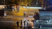 Gece yolun karşısına geçerken iki otomobilin çarptığı kadın öldü