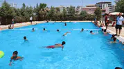 Şanlıurfa'da termometreler 42 dereceyi gösterdi çocuklar havuzlara koştu