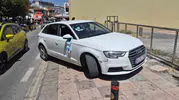 Eskişehir'de ehliyetsiz sürücü yaya geçidinde dehşet saçtı
