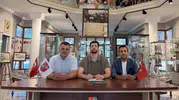 Karşıyaka eski oyuncusu Hakan Sayılı ile yuvaya dönüşü kutluyor