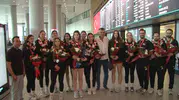 Dünya ikincisi voleybolun genç yıldızları İstanbul'a döndü