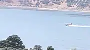 İzmir'de yangın söndürme uçağı baraj göletinde mahsur kaldı