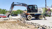 Sungurlu’da bozuk yollar sıcak asfaltla yenileniyor
