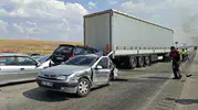 Afyonkarahisar yolunda anız dumanı 13 aracı birbirine kattı