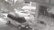 Arnavutköy'deki gece baskınına polis engeli: İki şüpheli kıskıvrak yakalandı