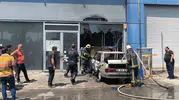 Antalya sanayisinde park halindeki araç alevlere teslim oldu