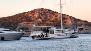 Bodrum'da Akvaryum Koyu'nda düşen genç deniz ambulansıyla hastaneye ulaştı
