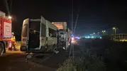 Hatay'da servis minibüsü ve kamyon çarpıştı