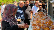 AK Parti Bilecik teşkilatı 25. yılını lokma dağıtarak kutladı