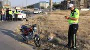 Karaman'da kavşak kazası motosikletliyi hastanelik etti