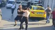 İki taksi şoförü ortalığı birbirine kattı, o anlar kamerada