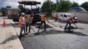 Düzce’de asfalt mesaisi hiç bitmiyor: Şehir trafiği için gece gündüz çalışıyorlar