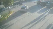 Bursa'da trafikte motosikletin otomobile çarpma anı kameraya yansıdı