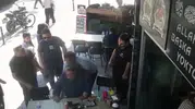 Döner yerken boğulan kadına sivil polis yetişti, kameralara yansıdı