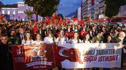 Bursa'da 30 Ağustos coşkusu: Zafer yürüyüşü Elif Buse Doğan konseriyle taçlandı