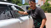 Sivaslı girişimci dükkanı arabaya sığdırdı ayağınıza hizmet getiriyor