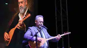 Zafer Bayramı'nda Muradiye Meydanı'nda türkü rüzgarı Tolga Çandar hayranlarını coşturdu