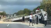 Anadolu Otoyolu Sapanca geçişinde tır kazası trafiği kilitledi