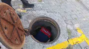 Zonguldak'ta kanalizasyon borusuna sıkışan kedi ekipleri alarma geçirdi