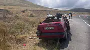 Düğün konvoyunda kanlı kaza: Hafriyat kamyonu otomobili biçti, 2 ölü 4 yaralı