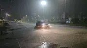 Fatsa'da akşam saatlerinde bastıran sağanak trafiği kilitledi
