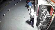 Sincan'daki markette çocukların içecek hırsızlığı kameraya yansıdı