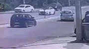 Düzce'de dikkatsiz manevra iki aracı birbirine kattı