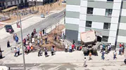 Malatya'da hafriyat kamyonu apartman duvarına girdi
