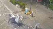 Lüleburgaz'da mazgalları çalan hırsız kameraya yakalandı