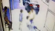 Gaziosmanpaşa'da sokakta oynayan çocuklara saldırı kamerada