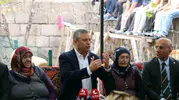 Kayseri'de kadınlarla sohbette dil sürçmesi Özel, 'CHP'li belediye' dedi, sonra düzeltti