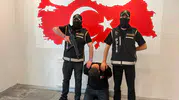 Azerbaycan polisiyle ortak operasyon sonucu aranan şüpheli Türkiye’ye getirildi