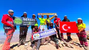 Denizlili dağcılar Türkiye’nin en zorlu zirvesine tırmandı
