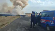 Köylüler traktörlerle alevlere müdahale etti Edirne'de yangın
