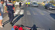 Akşam kavşağında motosiklet ve otomobil çarpıştı, 2 kişi ağır yaralı