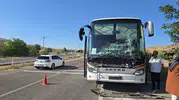 Yozgat yolunda otobüs ile traktör çarpıştı