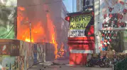 Gebze’de konteyner yangını iki dükkanı küle çevirdi